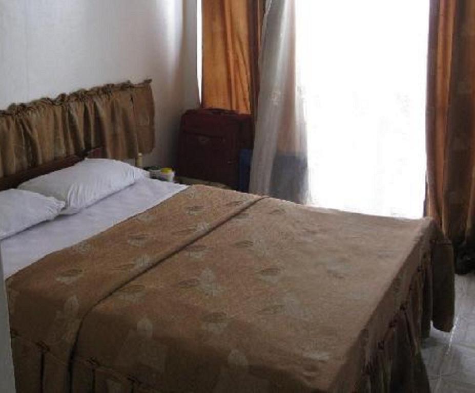 Okapi Hotel Кигали Екстериор снимка